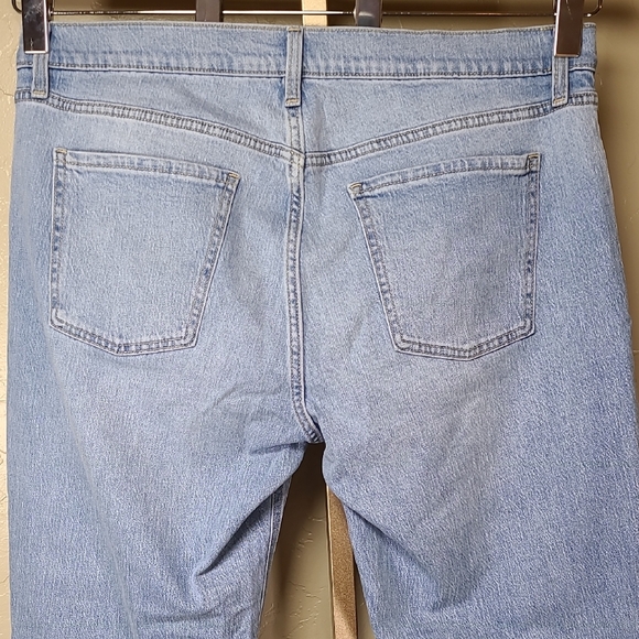 Old Navy Mid-Rise WOW Boyfriend Jeans in Light Blue Size 14 - Picture 7 of 11